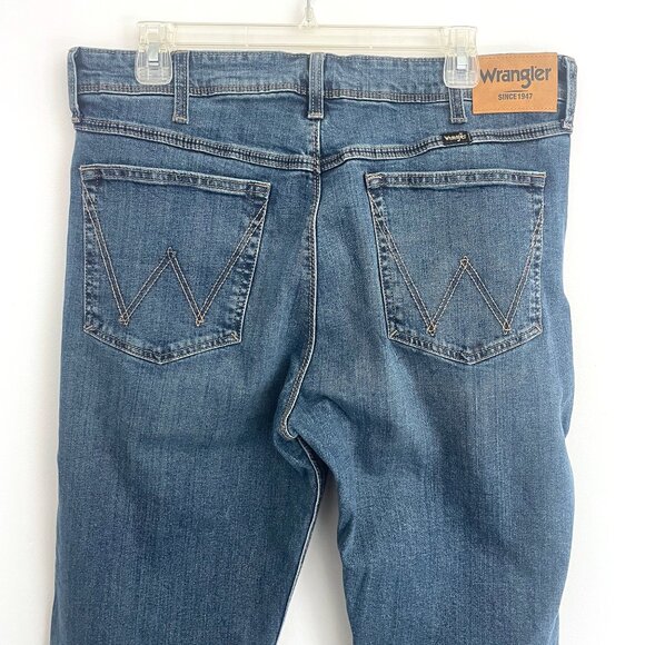 Wrangler Men's Regular Fit Jeans (34x32) - Picture 2 of 6